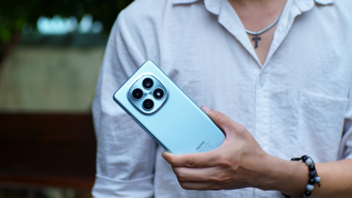 Redmi Note15 sở hữu thân máy mỏng nhẹ cùng thiết kế cong