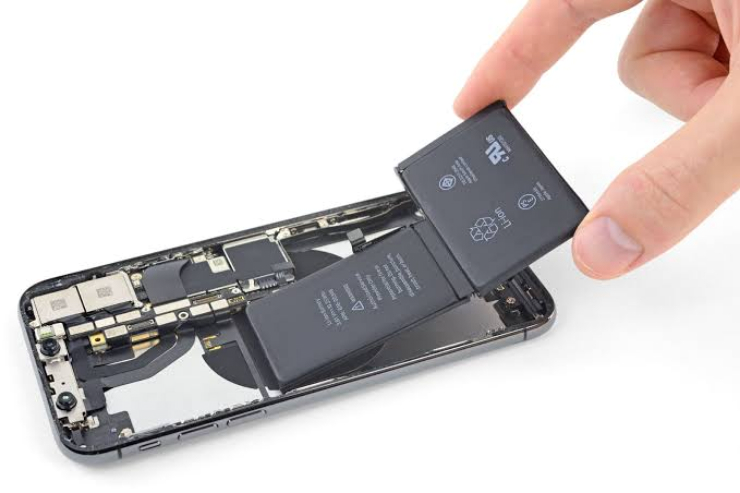 Thay thế pin mới giúp iPhone lấy lại hiệu năng.