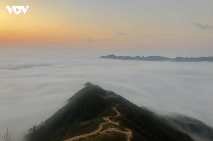 Sống lưng khủng long tại Tà Xùa.