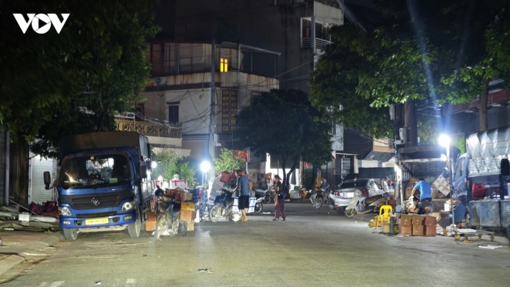 Trước tình trạng trên, mặc dù UBND phường Võ Cường đã nhiều lần triển khai nhiều biện pháp chấn chỉnh, thậm chí đã tổ chức cắm biển cấm xe có trọng tải lưu thông vào một số tuyến phố và biển cấm họp chợ, đồng thời đã xử phạt nhiều trường hợp vi phạm. Yêu cầu toàn thể các hộ dân, hộ kinh doanh tại khu vực đường Lý Anh Tông (đoạn cổng Công ty May Hàn Quốc), đường Nguyễn Cao, đường Ngọc Hân Công Chúa và khu vực chợ Hòa Đình nghiêm túc thực hiện các quy định về trật tự đô thị, trật tự an toàn giao thông và vệ sinh môi trường.