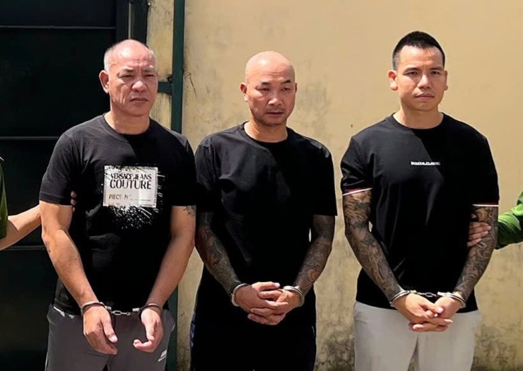 "Dũng trọc Hà Đông" (ngoài cùng bên trái). Ảnh: Bộ Công an