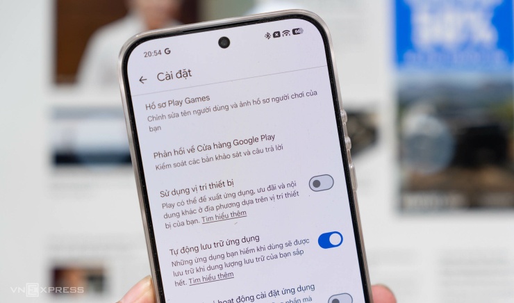 Tính năng "Tự động lưu trữ ứng dụng" được kích hoạt trên smartphone Android. Ảnh: Huy Đức