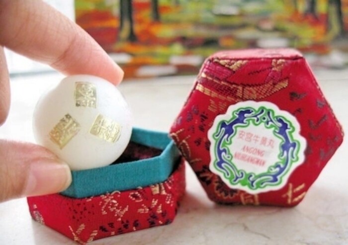 An Cung vẫn được không ít gia đình coi như loại thuốc “cứu nguy” và mua sẵn trong tủ thuốc. (Ảnh minh hoạ)