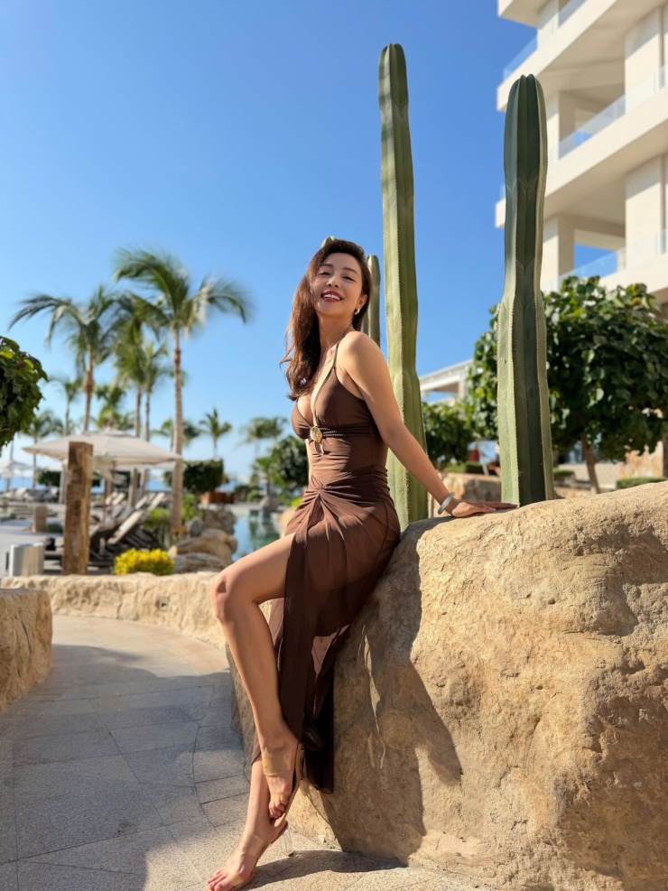 Jennifer Phạm khoe vẻ gợi cảm ở biển Mexico - 2