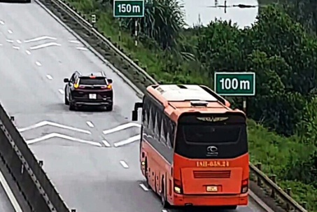 Cao tốc bổ sung biển báo 0m, 50m, 100m tại nơi xử phạt khoảng cách