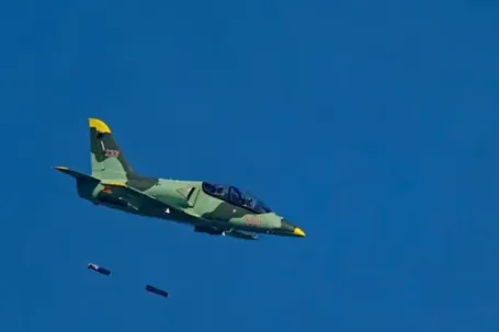 Không quân Việt Nam lần đầu bắn, ném bom đạn thật trên máy bay L-39NG