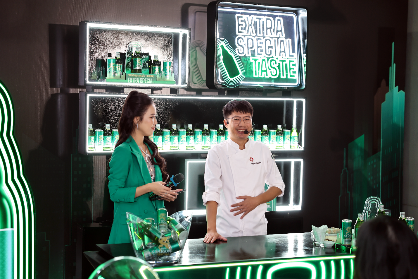 Bếp trưởng Thạnh Nguyễn của BỜM Kitchen &amp; Wine Bar chia sẻ tại sự kiện (Ảnh: Bia Saigon)