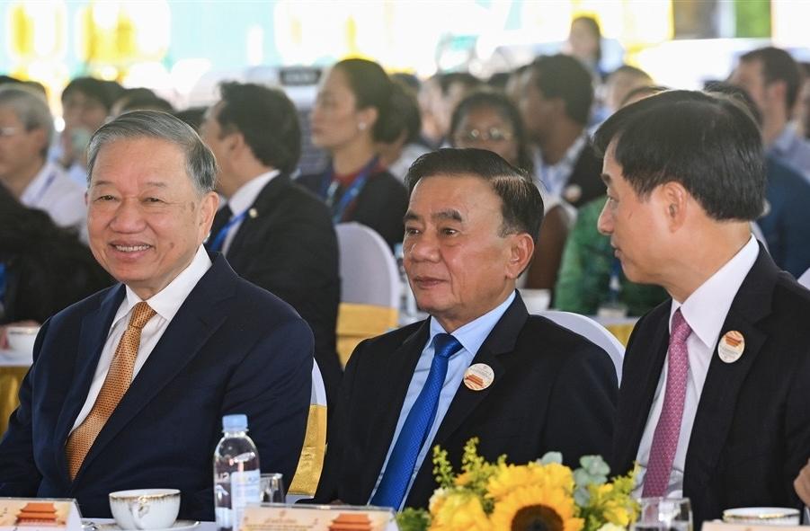Tổng Bí thư, Chủ tịch nước Tô Lâm (ngoài cùng bên trái) đến dự sự kiện