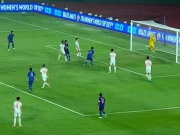 "Người nhện" Lê Giang Patrik trổ tài cứu thua, cột dọc giúp ĐT Việt Nam