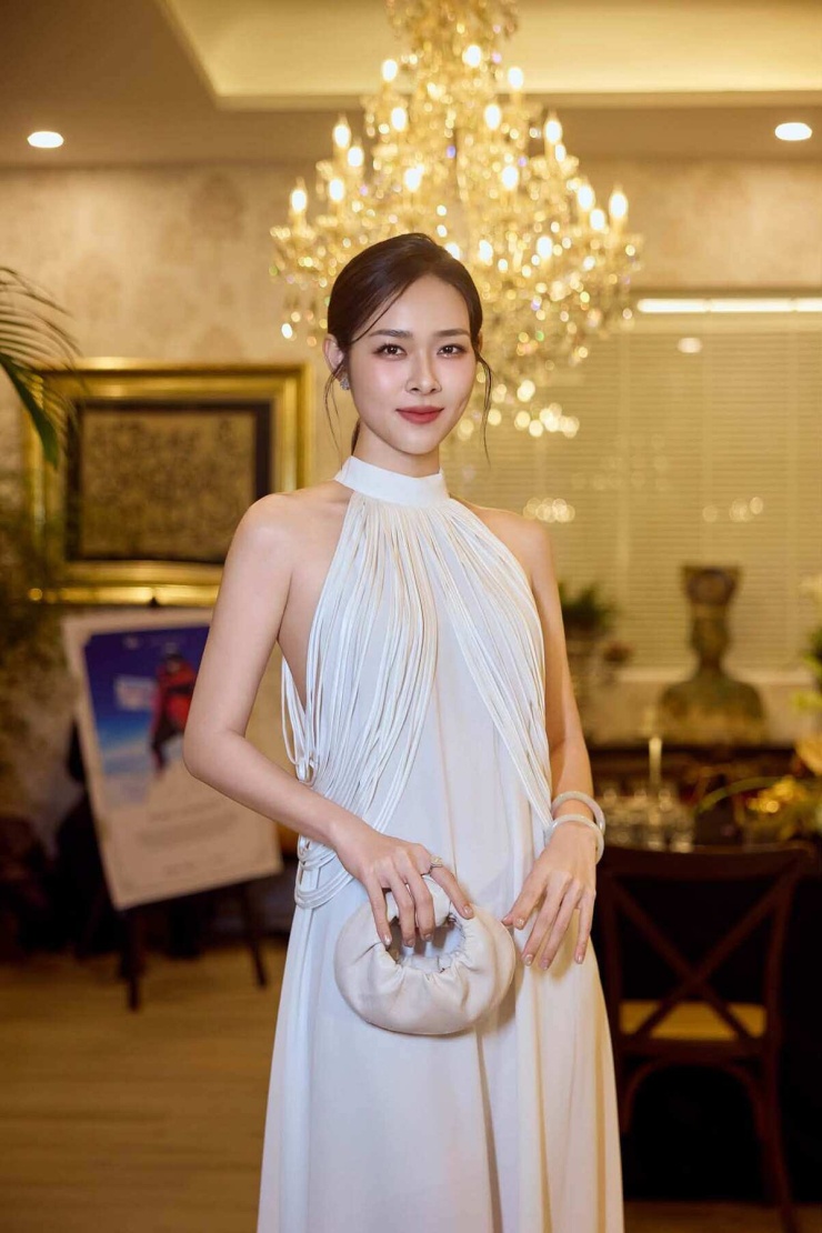 Ảnh sao 30/9: Đoan Trang mừng kỷ niệm cưới của bố mẹ Hoàng Oanh - 11