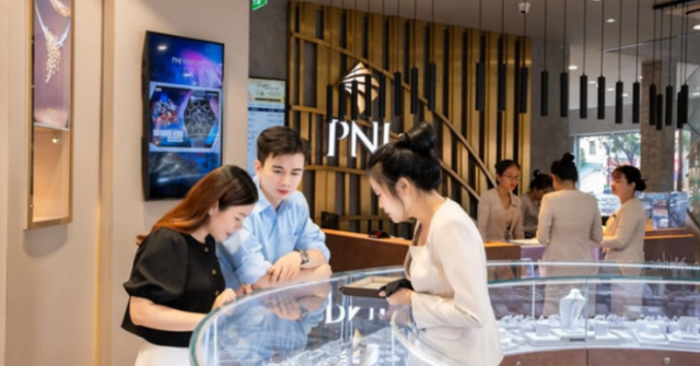 PNJ dồn dập tin cải tổ, cổ phiếu vẫn liên tục giảm, 30.000 tỷ vốn hóa đã mất