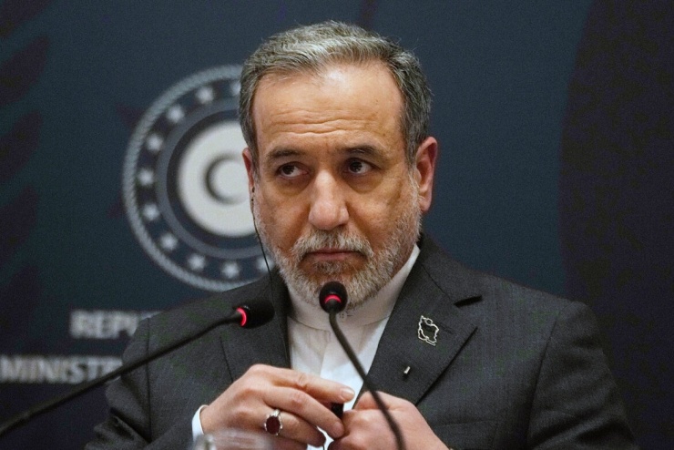 Ngoại trưởng Iran Abbas Araghchi phát biểu với báo giới trong một cuộc họp báo tại Istanbul, Thổ Nhĩ Kỳ, ngày 30/1/2026. Ảnh: AP