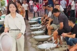 Đội nam giới lắc chảo, nấu trăm mâm cỗ ở Phú Thọ