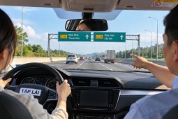 Xe tập lái trên cao tốc: Đánh cược sinh mạng vào những 'tay lái non'