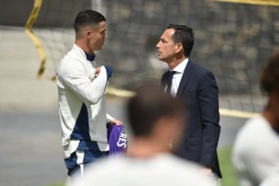 Ronaldo bỏ tập cùng ĐT Bồ Đào Nha, sếp lớn khẩn cấp sang Thụy Điển