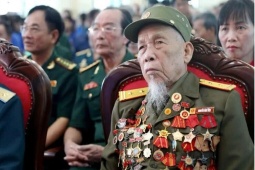 Đại úy - cựu phi công 96 tuổi từng chỉ huy, góp phần hoàn thiện tài liệu đánh B-52, được tặng danh hiệu cao quý