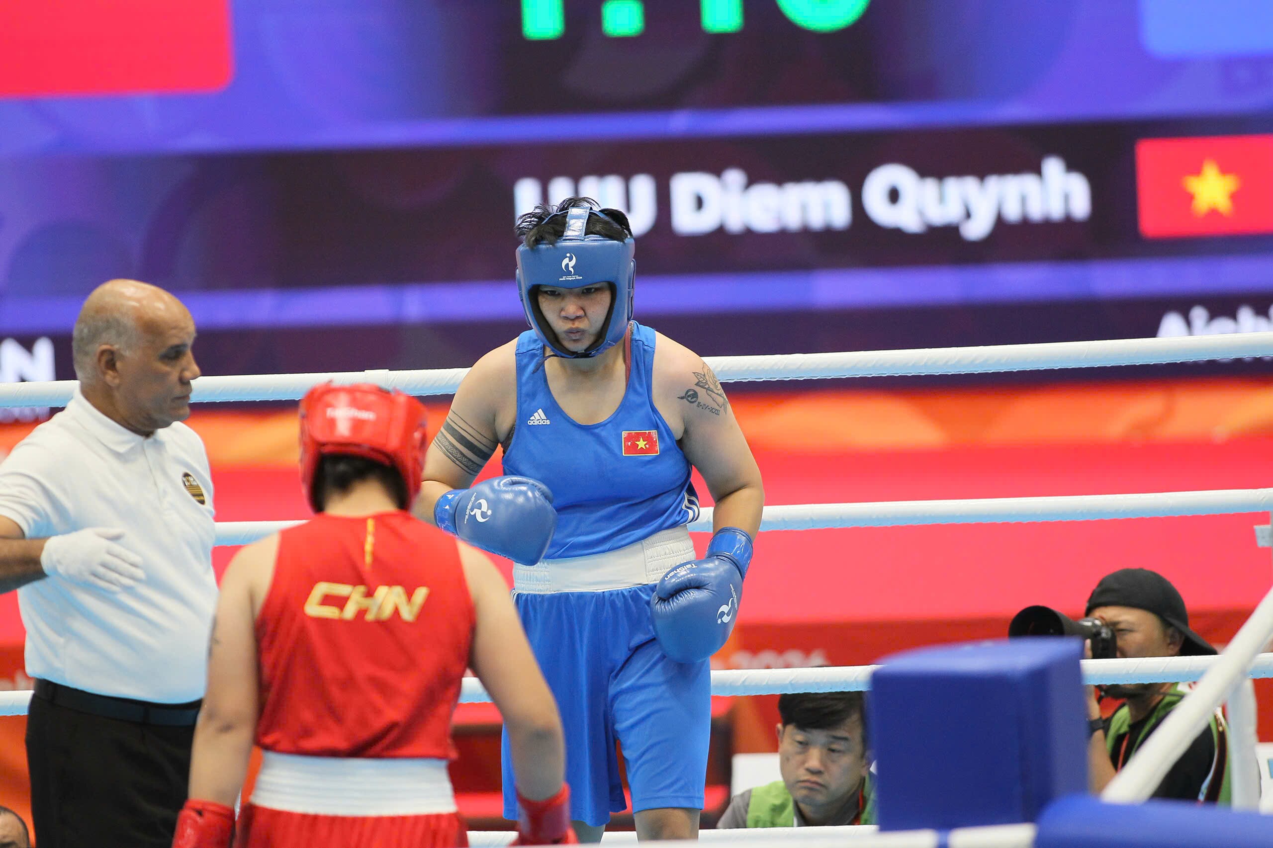 Diễm Quỳnh (trang phục xanh) thua bán kết, giành HCĐ. Ảnh Bùi Lượng 