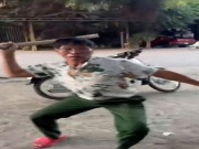 Công an xác minh vụ người đàn ông cầm điếu cày đuổi đánh người ở Ninh Bình