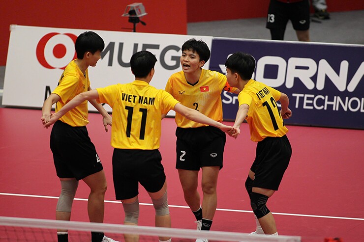 Nhà vô địch cầu mây ASIAD 19, tuyển cầu mây 4 nữ Việt Nam có màn khởi đầu thành công. Ảnh Bùi Lượng