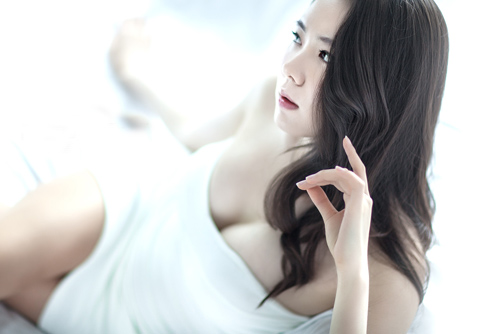 Ngắm vẻ ngọt ngào của “mỹ nhân đường đua” 9x - 1