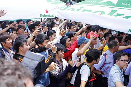 Robert Pires khiến fan Việt “ngẩn ngơ” - 4