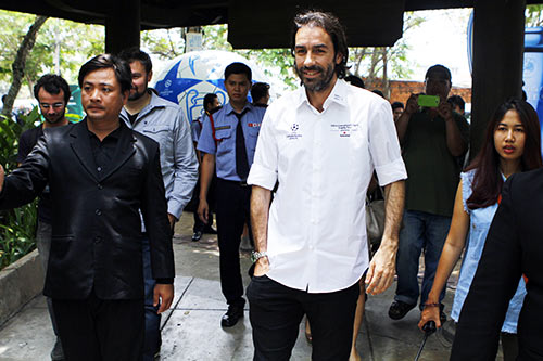 Robert Pires khiến fan Việt “ngẩn ngơ” - 3