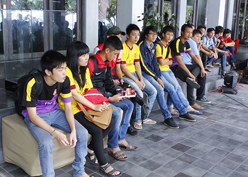 Robert Pires khiến fan Việt “ngẩn ngơ” - 2