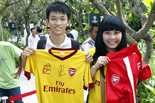 Robert Pires khiến fan Việt “ngẩn ngơ” - 10