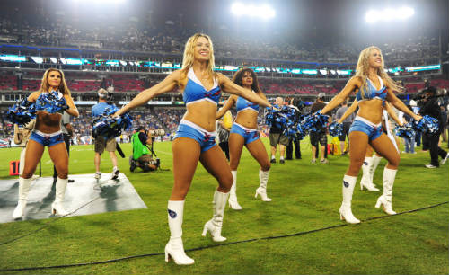 Dàn hoạt náo viên "hâm nóng" giải NFL 2014 - 9
