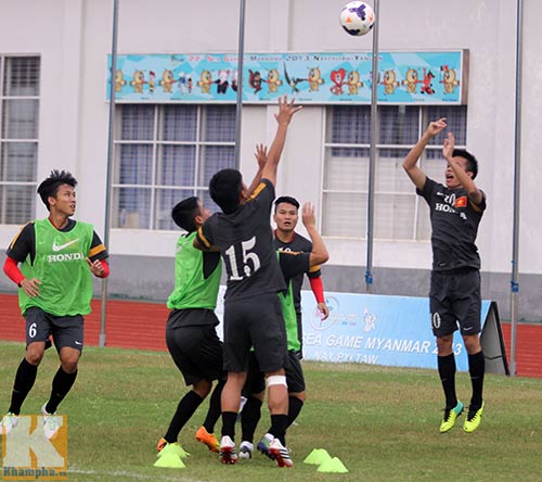 U23 Việt Nam cười tươi trước "đại chiến" - 2