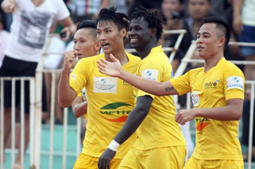 Top 5 bàn thắng đẹp V18 V-League 2013 - 1