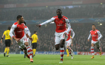 Sologo sớm đưa Arsenal vươn lên dẫn trước