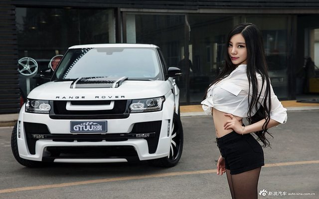 Range Rover “chết lặng” trước người đẹp quyến rũ - 2