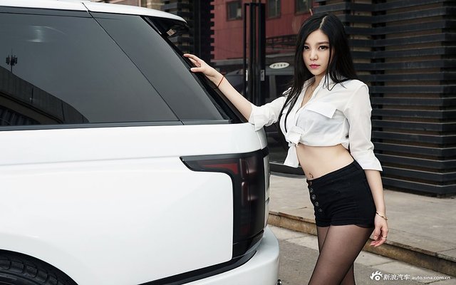 Range Rover “chết lặng” trước người đẹp quyến rũ - 11