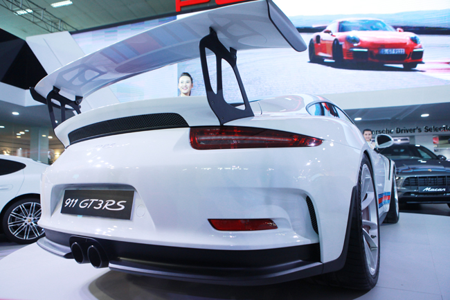 Porsche 911 GT3 RS sẽ có giá khởi điểm lên đến 11,8 tỷ Đồng tại thị trường Việt Nam.