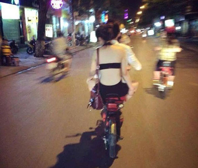 Chỉ là gấu chở em đi dạo thôi mà.