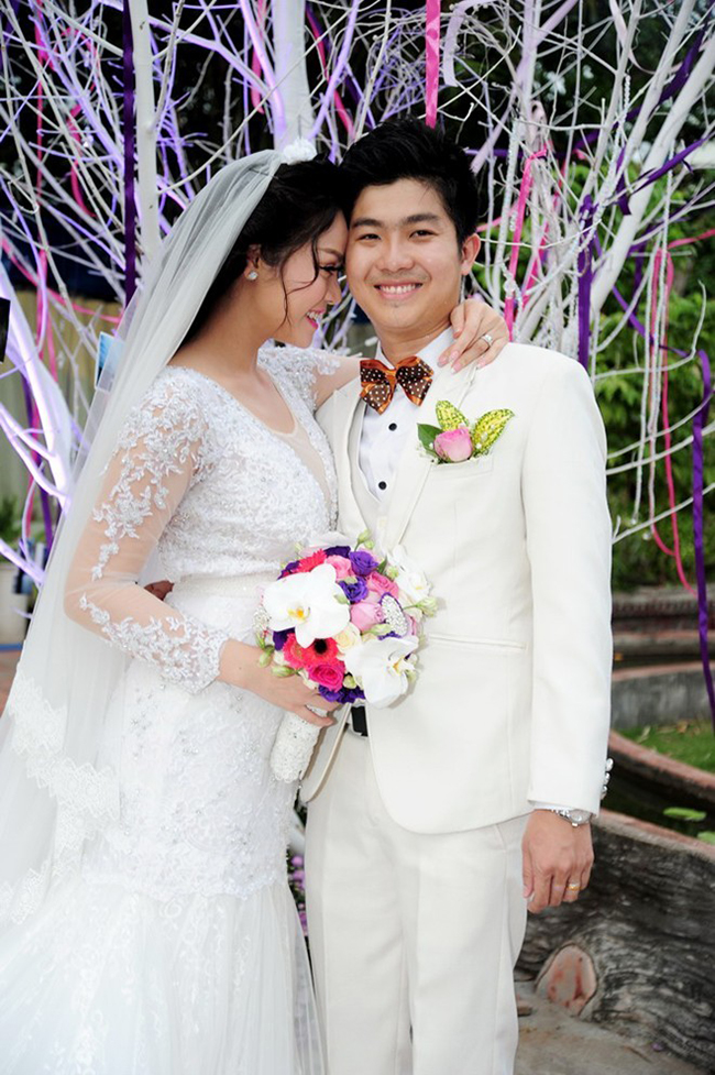 Cuối năm 2014, cô lên xe hoa với Bửu Lộc. Anh chỉ là một nhân viên ngân hàng bình thường ở Cần Thơ.