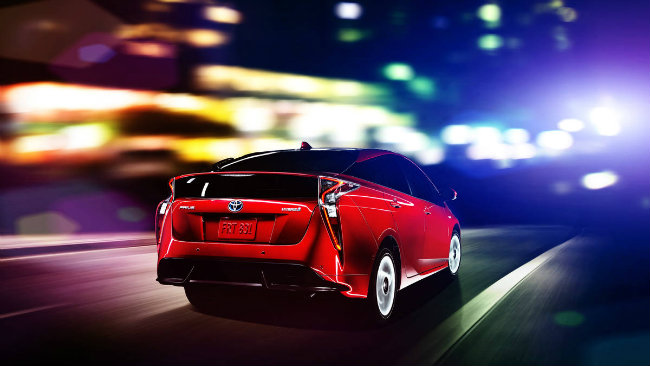 Cụ thể với loại động cơ nhỏ nhẹ có dung tích 1.8 lít, Prius 2016 có thể tiết kiệm nhiên liệu cao hơn 10 phần trăm.