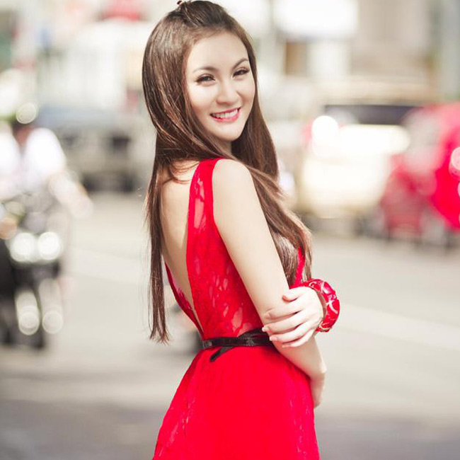 Tuy vậy, để có vẻ đẹp hợp mốt, hot girl&nbsp;&nbsp;Kelly&nbsp;đã quyết định gọt cằm, tạo mặt v-line&nbsp;