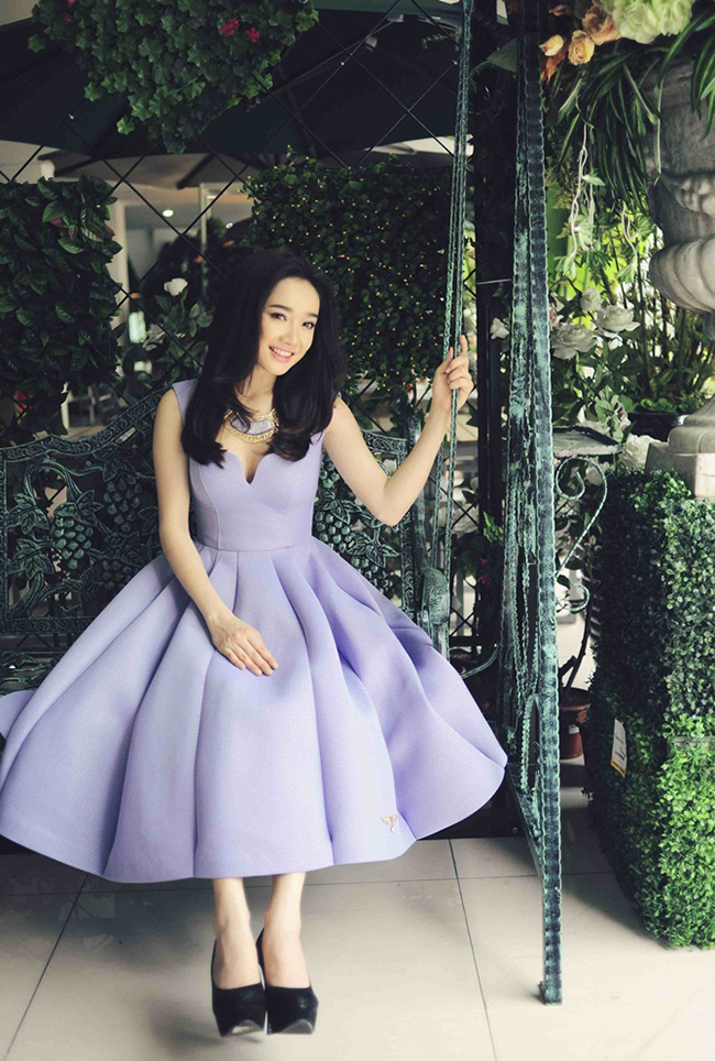 Fanpage của người đẹp 49 ngày có 1,5 triệu người like &#40;thích&#41; với 1 triệu lượt tương tác mỗi ngày. Mỗi bài đăng trên page có giá gần 578 USD &#40;13 triệu đồng&#41;.