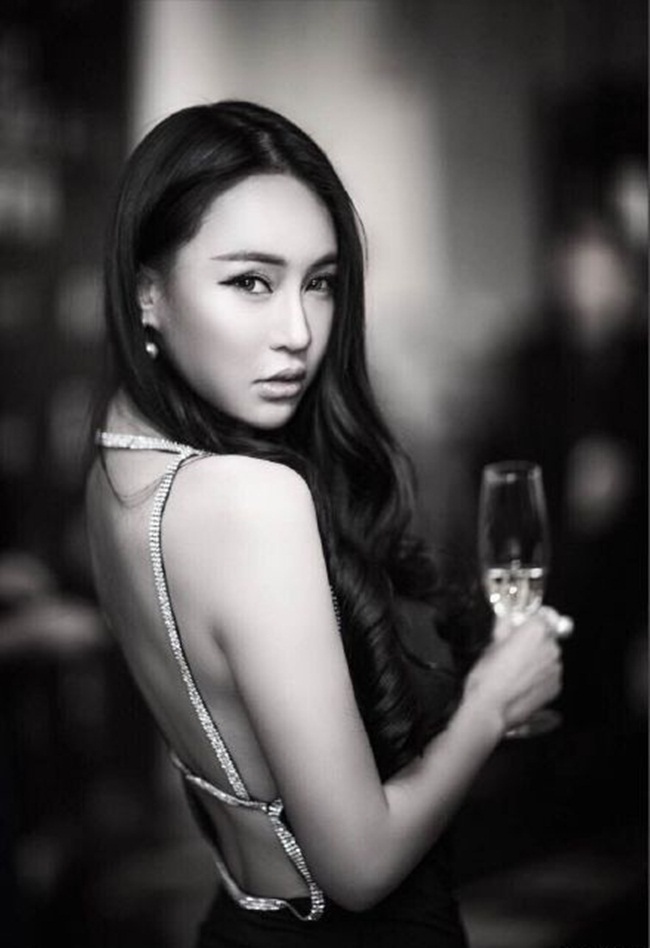 Sở hữu tới hơn 3,3 triệu lượt người theo dõi trên trang Weibo cá nhân, Di Nhã còn là một hot girl có ảnh hưởng lớn. Những hình ảnh, clip mà cô nàng đăng tải&nbsp;thường xuyên nhận được hàng trăm, hàng ngàn lượt like và chia sẻ.&nbsp;