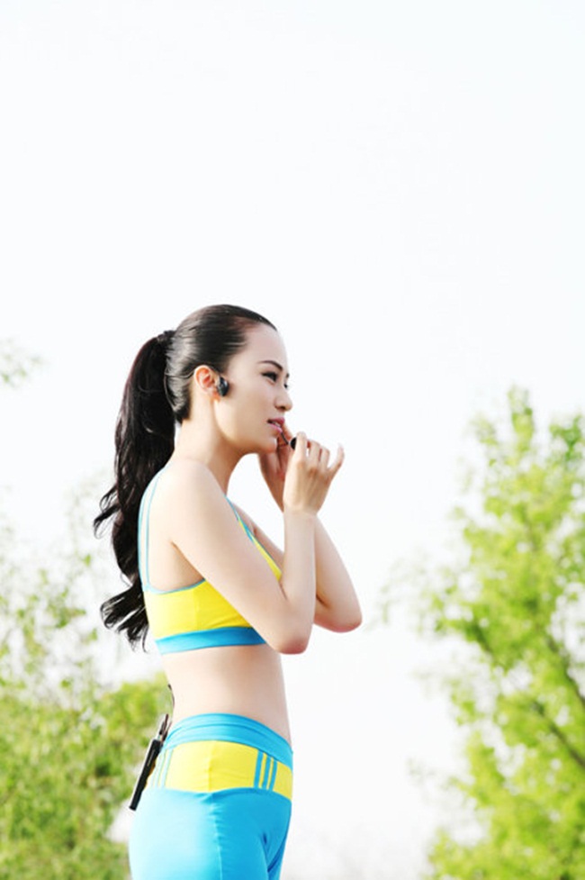 Là cô giáo Yoga nổi tiếng nhất Trung Quốc, Di Nhã còn được cư dân mạng nước này ưu ái gọi bằng những cái tên mỹ miều như &#34;Cô giáo Yoga đẹp nhất Trung Quốc&#34;, &#34;Đệ nhất mỹ nhân Yoga&#34;, &#34;Nữ thần Yoga quyến rũ&#34;...