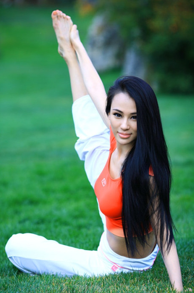 Thời gian trôi đi, Di Nhã đã trở thành bậc thầy Yoga. Tất cả những động tác Yoga có độ khó rất cao đều trở thành việc đơn giản&nbsp;với cô hot girl tài năng và&nbsp;kiên trì này.&nbsp;