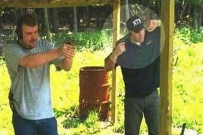 &nbsp;Tập bắn súng cũng phải thật...phong cách!