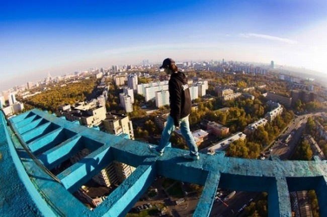 &nbsp;...hay dưới chân là lan can ở độ cao vài trăm mét đi chăng nữa.