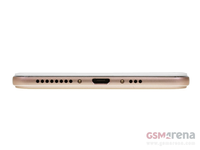 Trong khi đó, camera trước của máy sở hữu độ phân giải lên tới 8MP, lấy nét cố định, hộ trợ chụp ảnh selfie có độ nét cao.