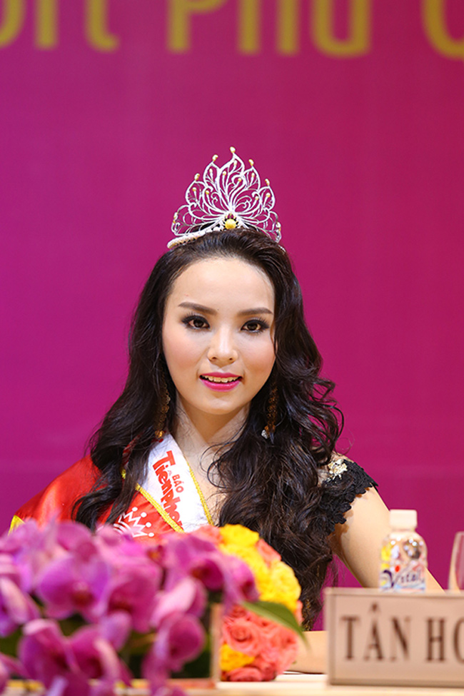 Nhan sắc kém thuyết phục của Kỳ Duyên sau khi giành vương miện &#34;gây bão&#34; trên mọi phương tiện thông tin đại chúng.&nbsp;