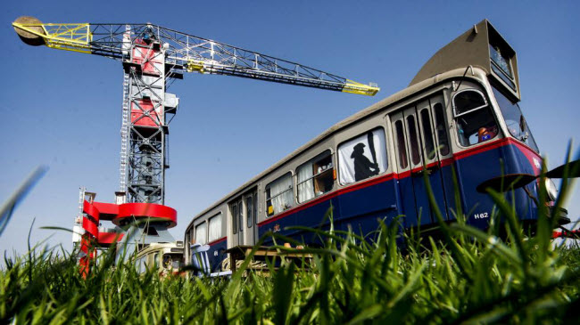 Với ý tưởng sáng tạo, các kiến trúc sư đã biến chiếc cầu tháp khổng lồ ở Amsterdam, Hà Lan thành một khách sạn siêu sang với đầy đủ tiện nghi và vô cùng sang trọng.