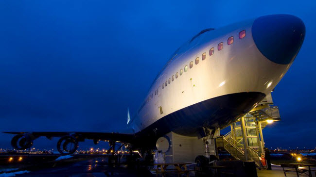 Chiếc Boeing 747-200 đã được cải tạo thành khách sạn hạng sang tại sân bay Arlanda gần thành phố Stockholm, Thụy Điển.