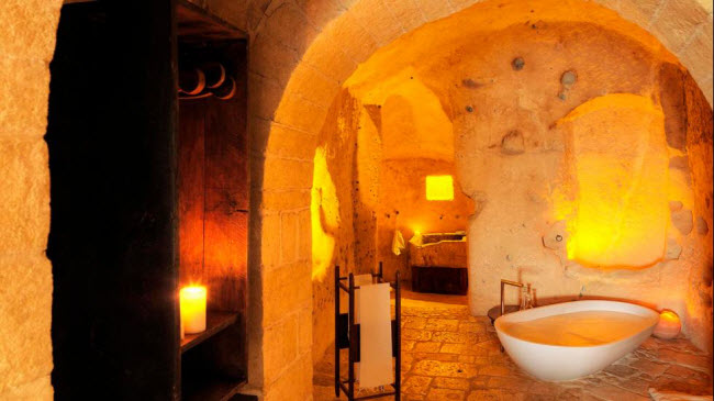 Được phục dựng từ những hang động cổ xưa bị bỏ hoang, khách sạn Sextantio Le Grotte della Civita &nbsp;ở thành phố Matera của Italia cho du khách cơ hội được cảm nhận chân giá trị cuộc sống.